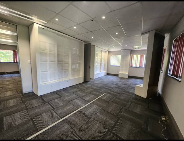 385.60M² OFFICE TO LET IN RANDJESPARK